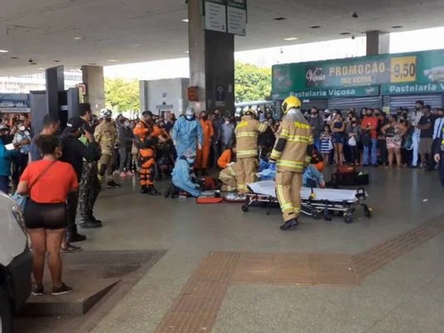Vídeo: bombeiros do DF salvam mulher com parada cardíaca na Rodoviária