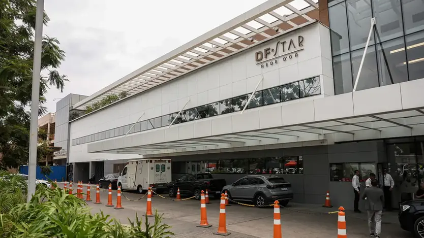 Bolsonaro é internado em UTI hospitalar com broncopneumonia bilateral