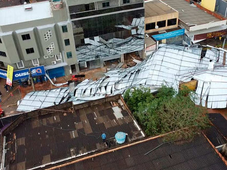 Chuva e vento forte em Águas Lindas, assusta moradores e causa prejuizo a comerciantes