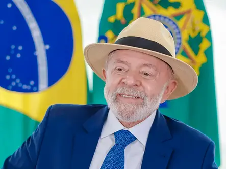 Lula recebe convite de Putin e deve viajar para Rússia em maio