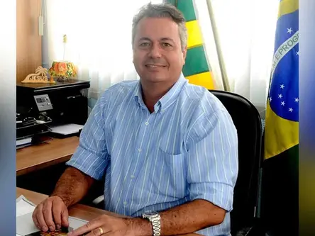 Vereadores abrem processo de impeachment de prefeito que atacou ex