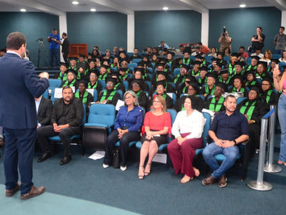 Goiás Social forma mais de 80 idosos em curso de inclusão digital