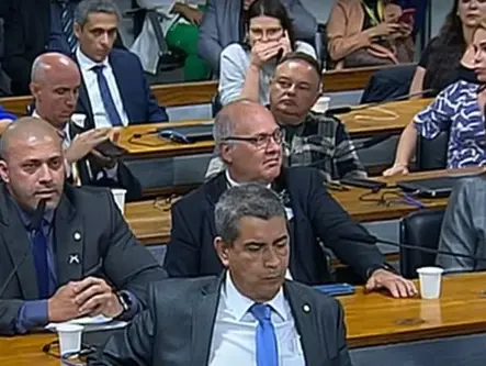 Acusado de terrorismo esteve no Senado e aplaudiu fala contra Moraes