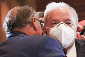 Lula e Alckmin conversam para acertar rito de anúncio da aliança