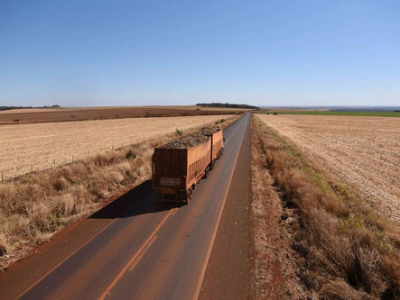Opositores à contribuição do agro, não esqueçam que produtores consertavam rodovias com terra