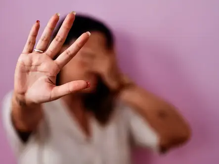 Nove em cada dez agressões contra mulher foram presenciadas por alguém