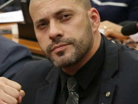 Facebook, Instagram e Twitter bloqueiam páginas de Daniel Silveira após ordem judicial