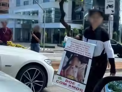 Mulher é presa por fingir ser avó de criança com deficiência para aplicar golpe
