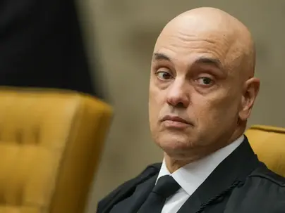 Moraes decreta prisão domiciliar de Bolsonaro