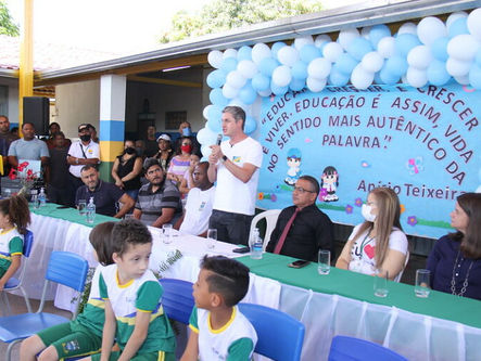 Entrega da reforma e ampliação da Escola Municipal Acelina Alves de Araújo no Camping Club