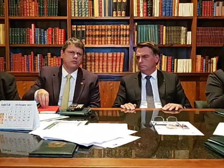 Bolsonaro diz que impostos federais sobre gás e diesel serão zerados