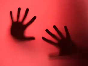 Entenda o que é vicaricídio; projeto de lei endurece pena para o crime