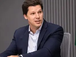 Daniel Vilela confirma liderança nas pesquisas e é reeleito no primeiro turno