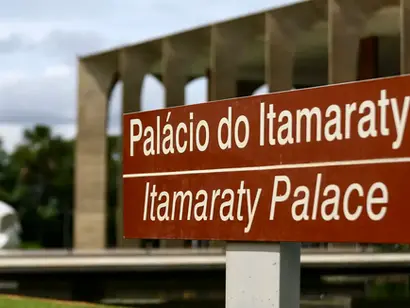 Brasil condena ataques de Israel e dos EUA a instalações no Irã