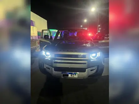 Uma mulher foi presa após urinar na rua e xingar um delegado no Distrito Federal