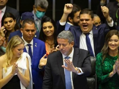 Arthur Lira é reeleito presidente da Câmara dos Deputados com placar histórico