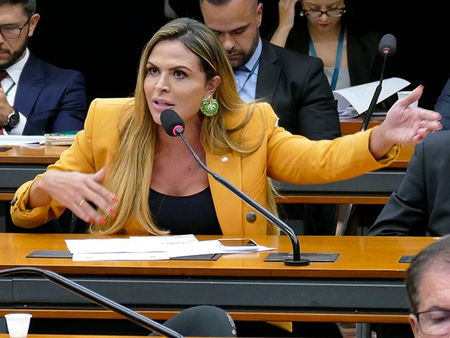 Deputada Silvye Alves diz ter sido coagida a votar PEC da Blindagem: “Fui covarde”