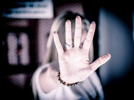 Triste! Jovem é perseguida e abusada sexualmente por dois homens