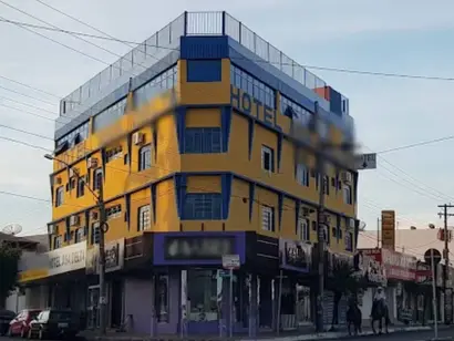 Goiás: mulher se joga de hotel para fugir de agressão do namorado