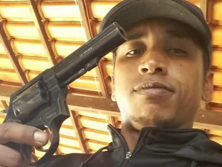 Ex-namorado enviou foto com arma horas antes de matar mulher e fugir a cavalo em Goiás