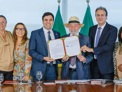 Lula sanciona lei para restringir uso de celulares nas escolas. Confira as mudanças