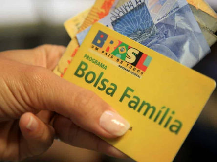 Beneficiários do Bolsa Família recebem Auxílio Emergencial em 16 de abril