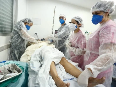 Médica denuncia que foi demitida por não prescrever kit Covid em Goiás