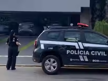 Influenciadora investigada por venda irregular de remédios para emagrecer.