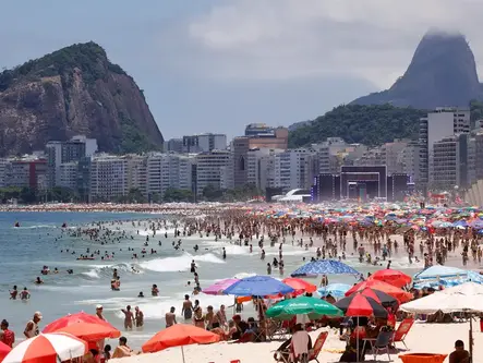 Sol movimenta praias do Rio, e noite de Réveillon não deve ter chuva