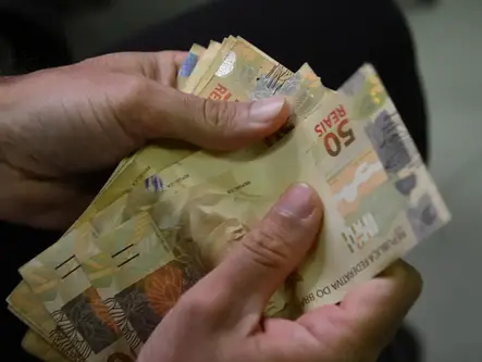 Proposta do Orçamento de 2026 prevê salário mínimo de R$ 1.631