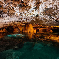 Formaciones naturales en el cenote yaax muul