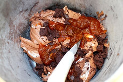 gelato al cioccolato con marmellata