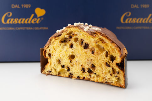 Panettone a metà con cioccolato