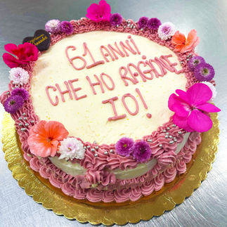 Torta di compleanno Ugly Cake con scritta