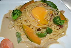 季節野菜のカルボナーラ風