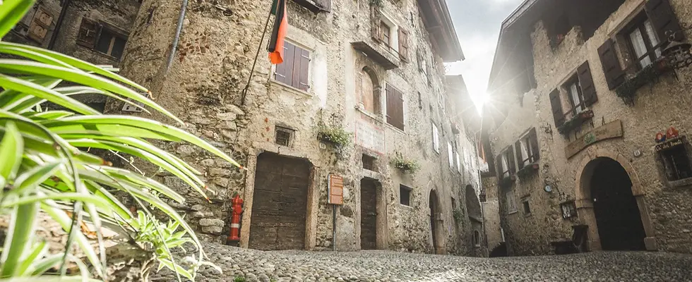 2022_GARDATRENTINO_PRUGNOLA_Inverno_Autunno_Canale_Tenno_Borghi.webp