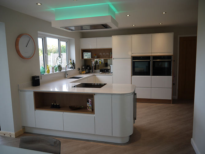 Modern Handleless Fitted Kitchen, designed and supplied by Kitchen Craft Design Chesterfield & Sheffield