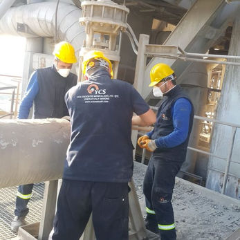 vana kurulumu yapan teknisyenler
