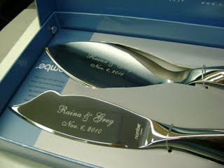engraving wedding cake cutter