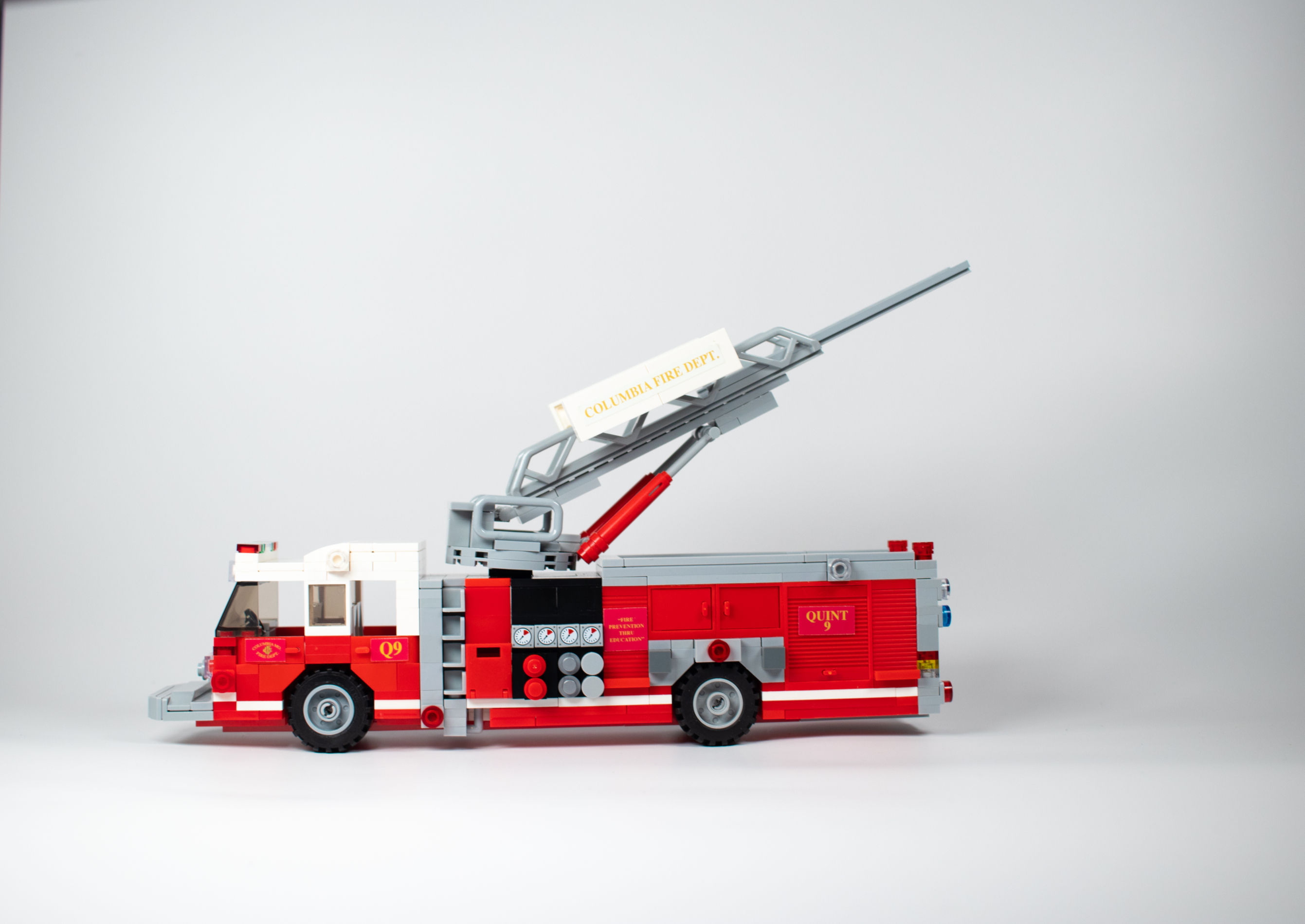 Columbia Fire Department quint (newer)