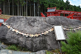 御神体の当銭岩様