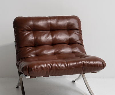 empty-modern-room-with-furniture_edited.jpg