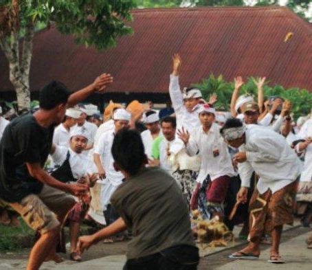 Raya Berbeza Budaya: Menyelusuri Tradisi Aidilfitri Empat Negara