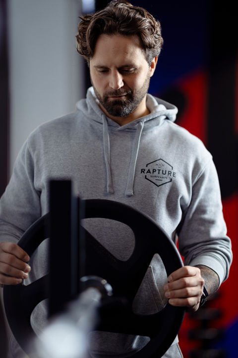 Mann trainiert, Fitnessstudio Fitomatbuldern, Fotograf Christoph Lichtenberg Düsseldorf und Münster