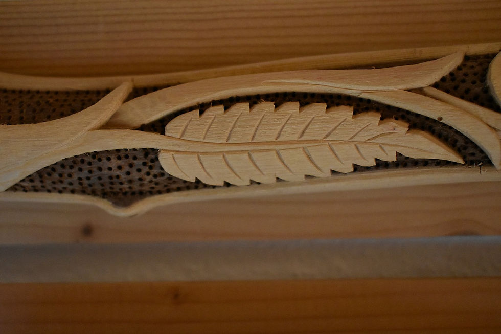 Miniatura: Scultura in maggiociondolo da parete