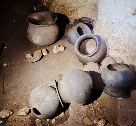 olla-storage-container-chechem-ha-cave-cayo-belize.jpg