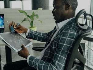 Can AI Co-Write Financial Reports?