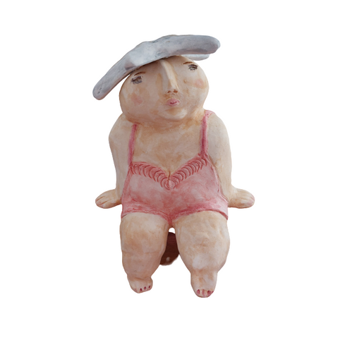 Beeld   Klei   Dame Zittend Zeester   8x9x11cm   €65,=.png