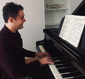 Oscar Tysoe-portrait piano.jpg