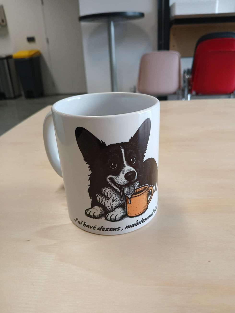 Miniature : J’ai bavé dessus, maintenant c’est à moi" –Corgi